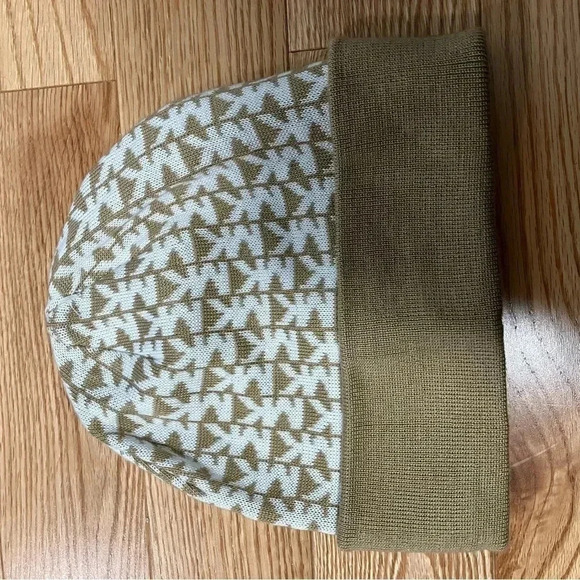 NWOT Michael Kors tan white monogram beanie hat - Picture 1 of 2